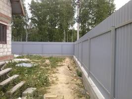 Установка забора из профнастила на ленточном фундаменте. Внутренний вид забора. Объект: п. Рощино