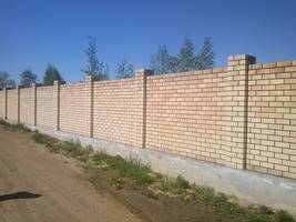 Кирпичный забор