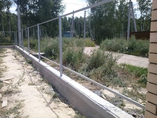 Обустройство ленточного фундамента под забор. Объект: Рощино