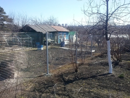 Установка забора из сварной заборной сетки. Объект: СНТ "Любитель"