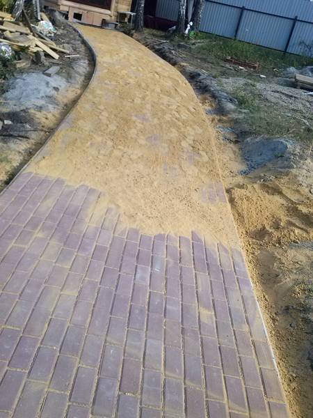Уборка остатков песка с тротуарной плитки. Объект: СНТ "Курчатовец"