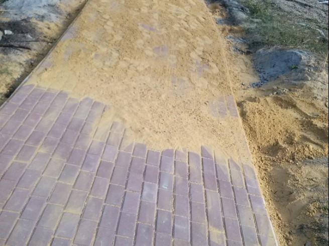 Уборка остатков песка с тротуарной плитки. Объект: СНТ "Курчатовец"
