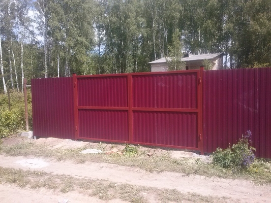 Установка забора из профнастила. Изготовление и монтаж распашных каркасных ворот. Объект: СНТ "Урал"