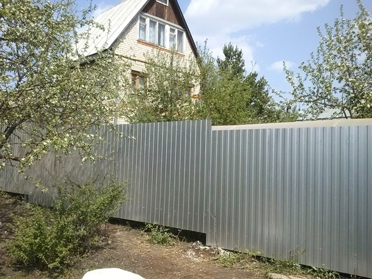 Установка забора из оцинкованного профнастила. Объект: СНТ "Мичуринец"