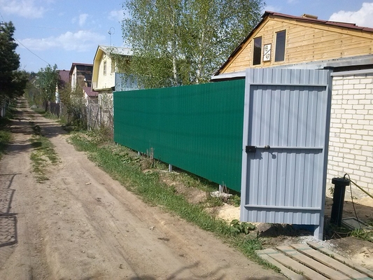 Установка забора из профнастила. Изготовление и монтаж простой калитки. Объект: СНТ "Полет-3"