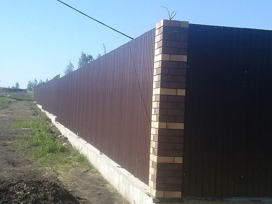 Установка забора из профнастила на ленточном фундаменте. Объект: Увильды