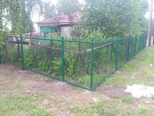 Установка забора из сварной заборной сетки. Объект: Муслюмово