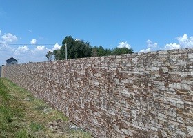 Забор из профнастила с кирпичными столбами, п. Журавли